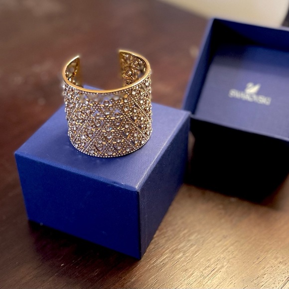 Swarovski DAZZLING CRYSTAL GOLD PLATED CUFF BRACELET - Picture 5 of 6
